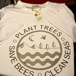 "Plant Trees Clean Seas Save Bees" 8 Billion Trees. T Shirt. X Lrg. White. NWT.